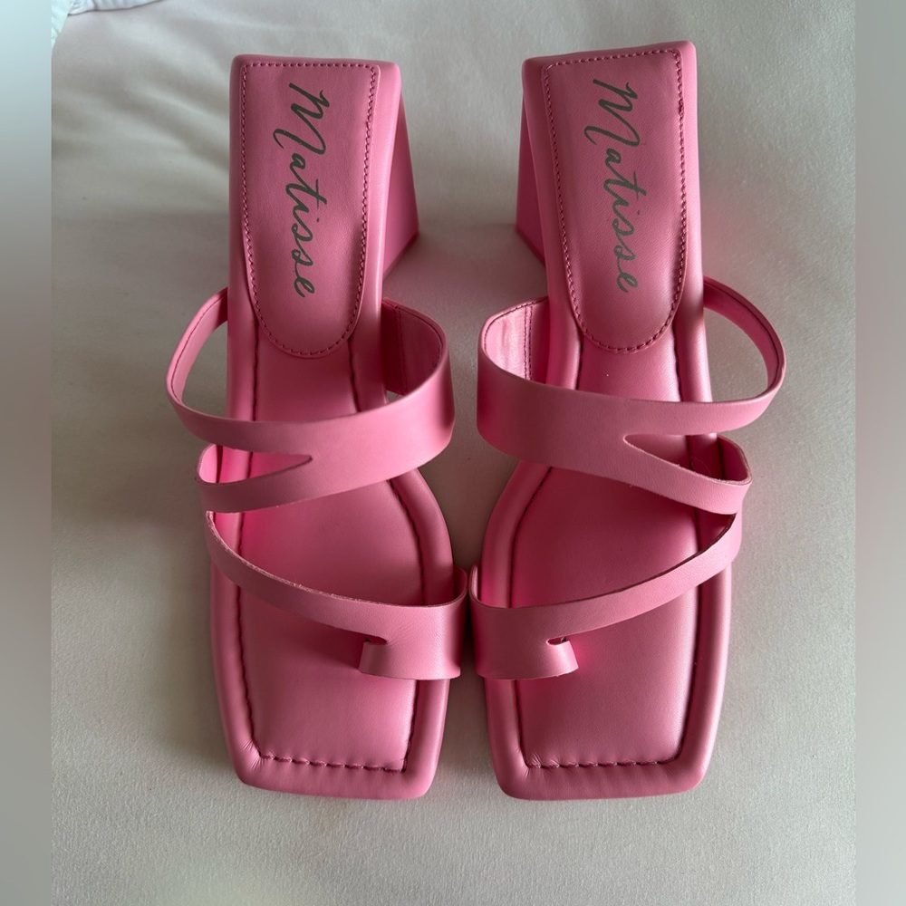 Size 9, New Matisse bubble gum pink 3” heel, never worn, no box